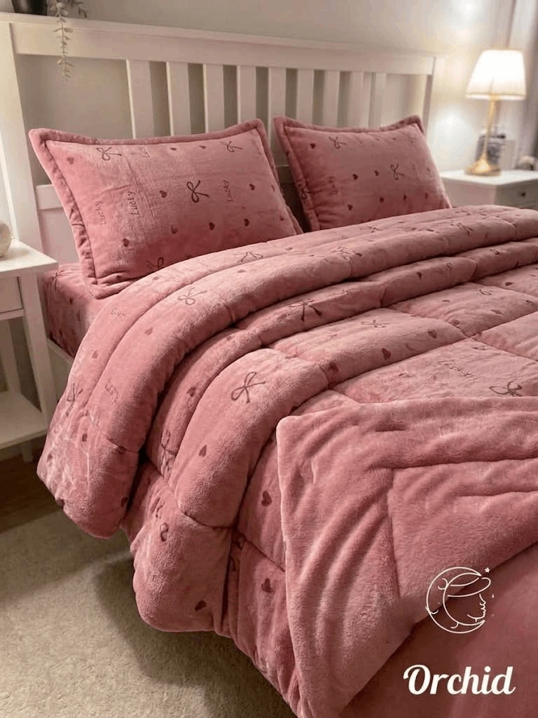 Winter Comforter – Hearts & Bows Design